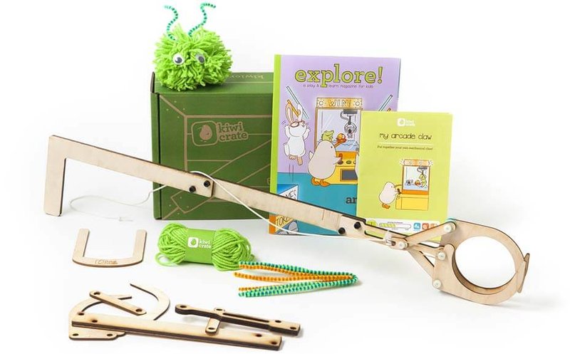 Materials and informational magazines included in Kiwi Crate arcade kit